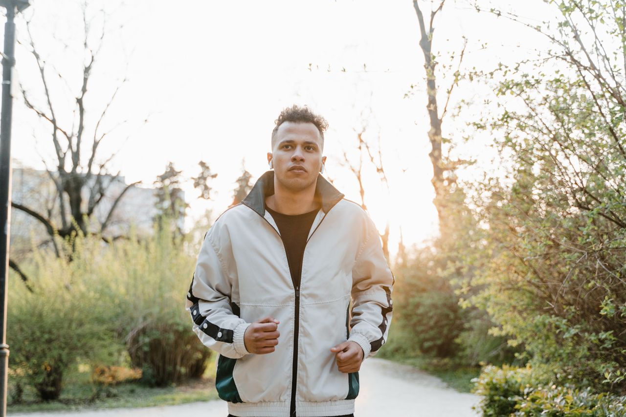 Veste de survetement de sport zippee, coupe et entretien