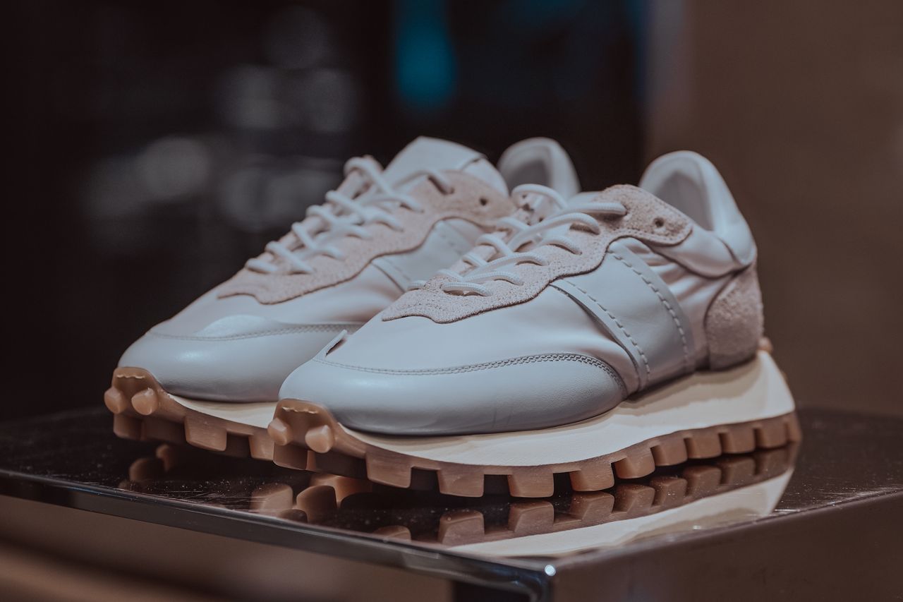 Baskets retro blanches a semelle gomme, style Nike Cortez